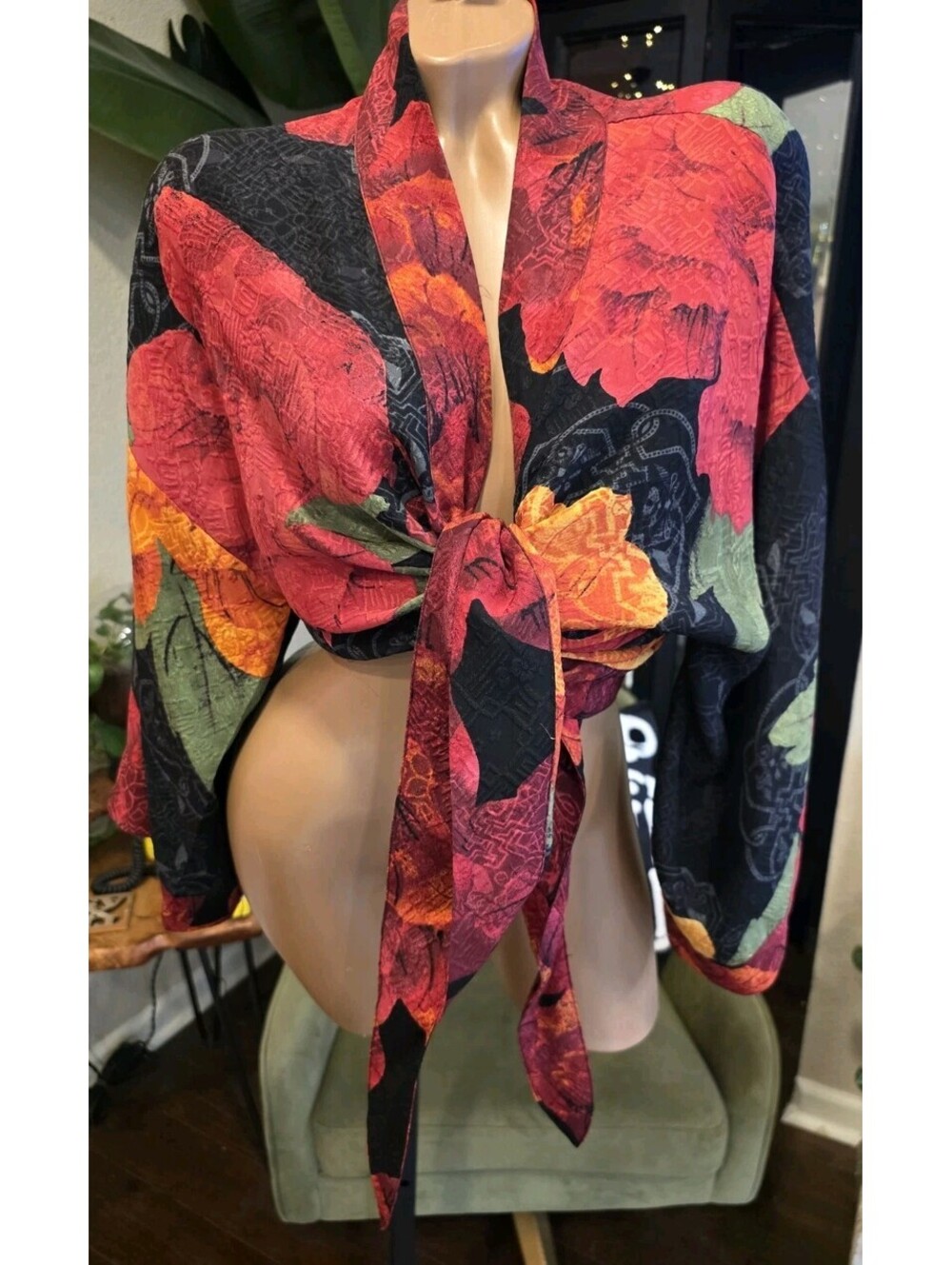 Chico’s 100% Silk Tie Front Wrap Top Kimono Jacket Red Black Floral Vintage Sz 0